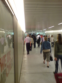 Kings_cross_tube_aug_06